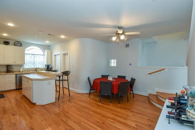 Building Photo - 9821 Sandra Ann Ct