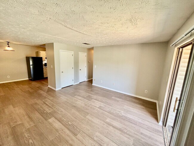Building Photo - Move in now and pay NO RENT for the rest o...