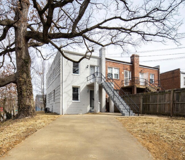 Building Photo - 401 Newcomb St SE