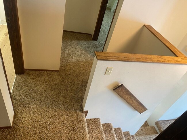 Building Photo - 3 bedroom 1.5 Bath Tandem Home!