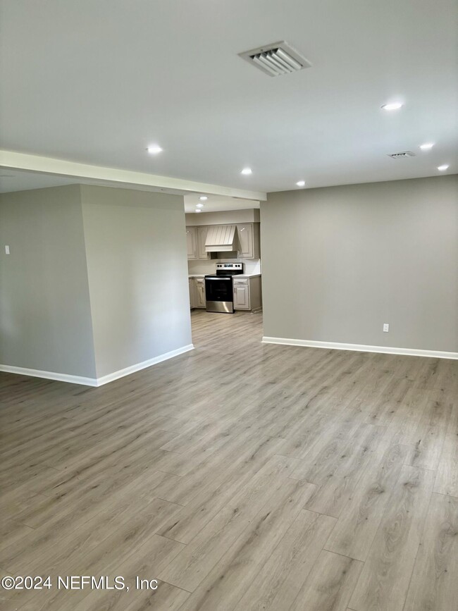 Building Photo - 509 Sunset Dr
