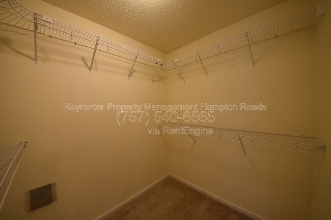 Building Photo - 1549 River Creek Crescent