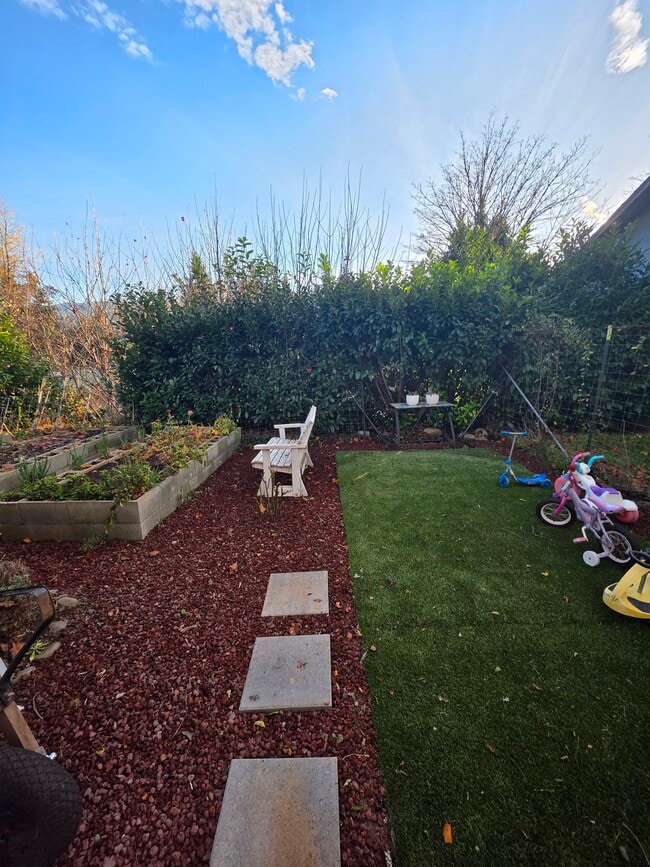 Building Photo - 780 NW Alder St