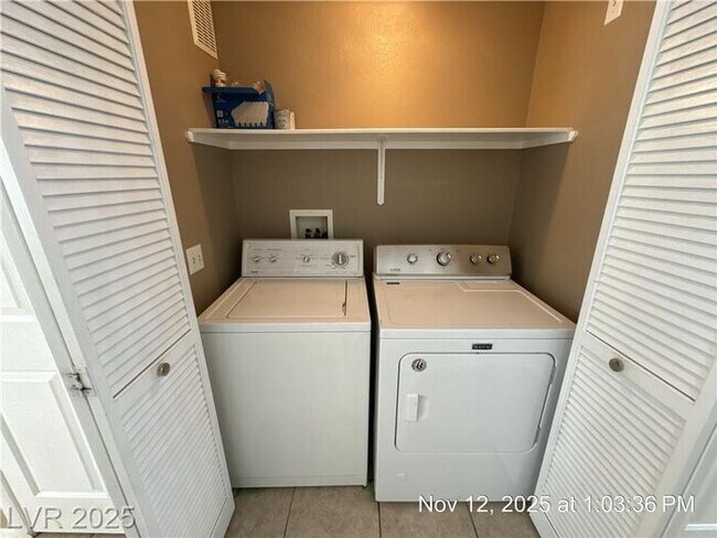 Building Photo - SILVERADO RANCH – 2ND FLOOR CONDO IN A GAT...