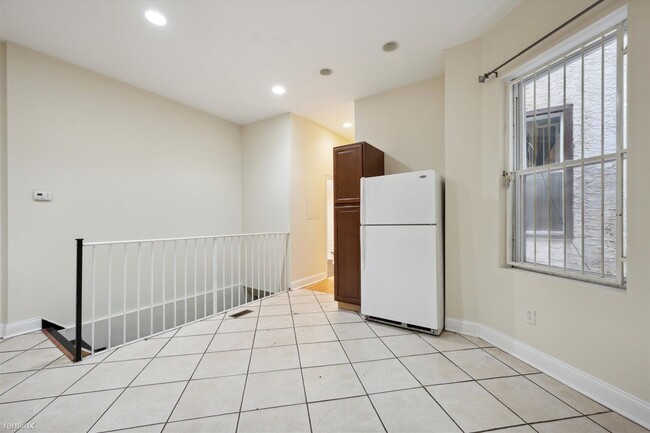 Building Photo - 3 br, 2 bath Triplex - 1619 DIAMOND ST Uni...