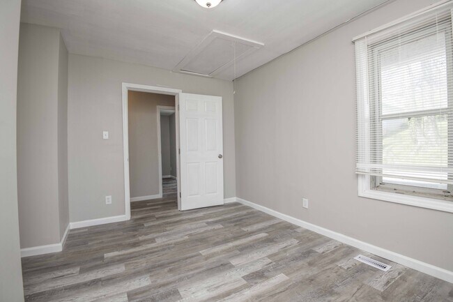 Building Photo - 912 Hotel Ave