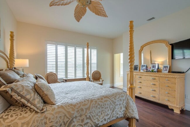 Building Photo - "Charming 3 Bed, 2.5 Bath Rental in Blufft...