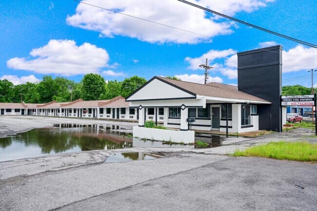 Building Photo - 905 Providence Blvd