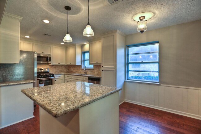 Building Photo - 1138 Cottage Oak Ln
