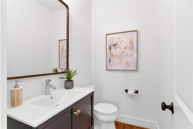 Building Photo - 976 Dunning St SE