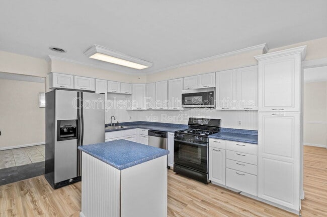 Building Photo - 1405 Flicker Dr