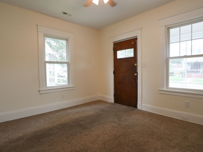 Building Photo - Affordable 2BR Home with Recent Updates – ...