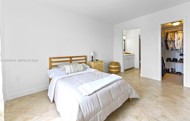 Building Photo - 5020 NW 79th Ave