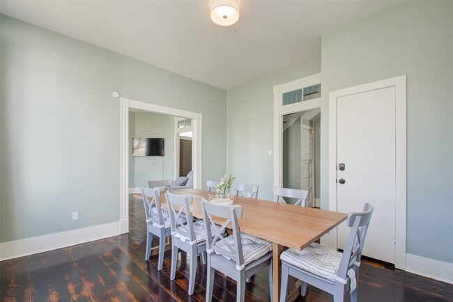 Building Photo - 3304 Avenue Q