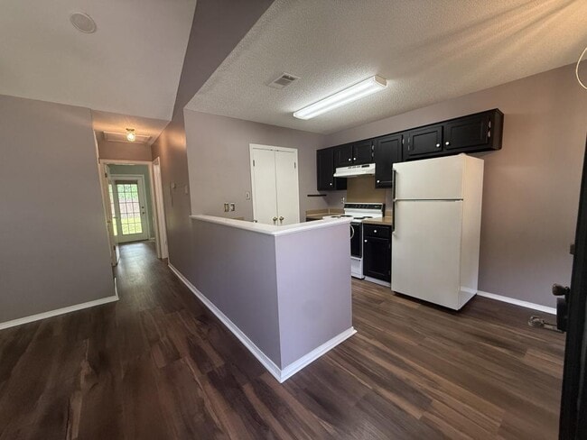 Building Photo - 1745 James Buchanan Dr