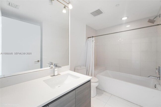 Building Photo - 460 NE 28th St