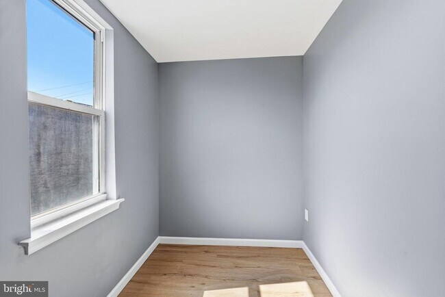 Building Photo - 2224 E Clearfield St