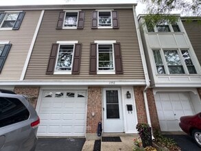 Building Photo - 1992 Holbrook Ln