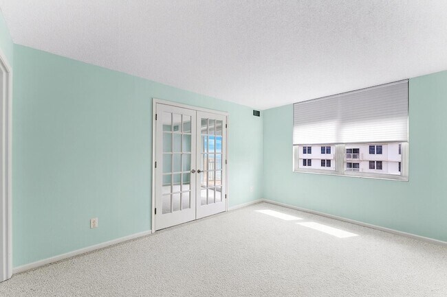 Building Photo - 3215 S Ocean Blvd