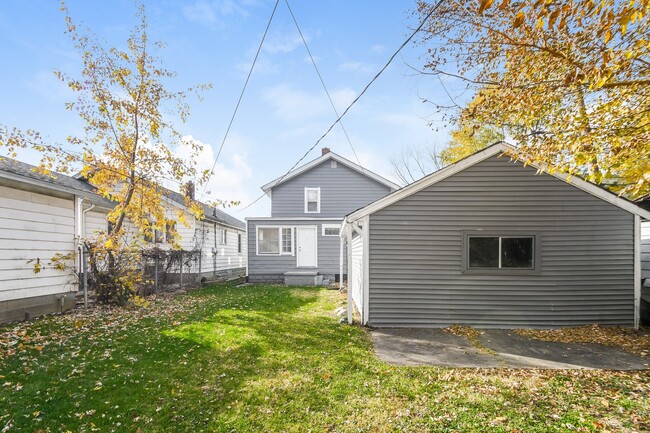Building Photo - 3002 McKinley St