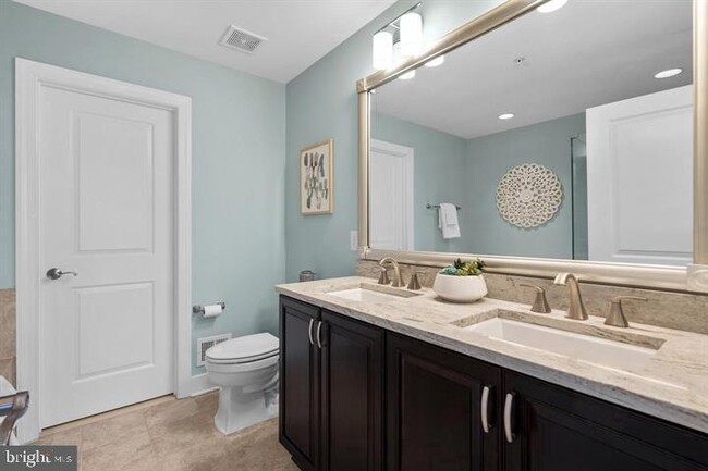 Building Photo - 722 Crown Park Ave