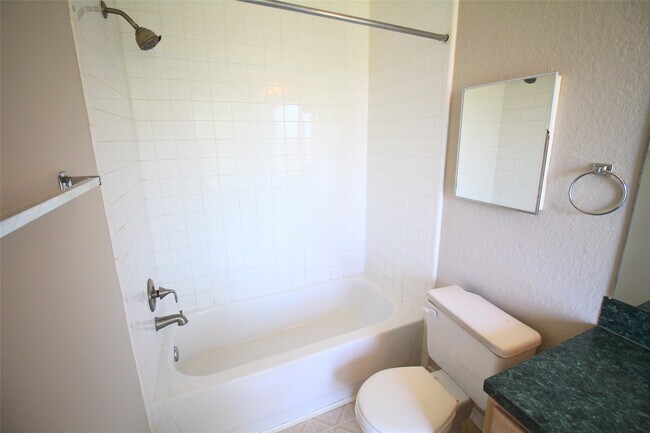 Building Photo - 2117 Whittier Dr