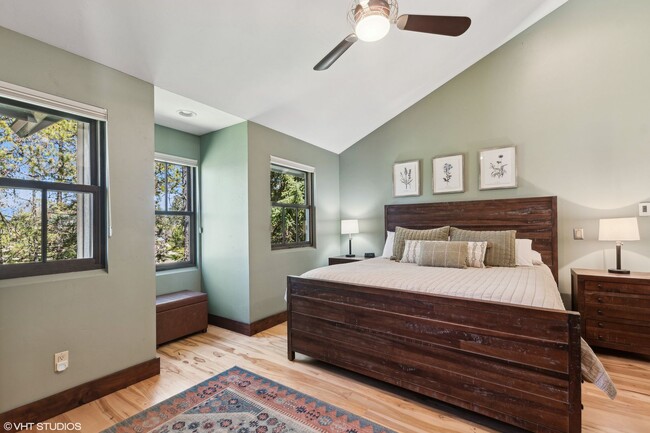 Building Photo - Charming 4 bedroom Home in Whitefish on 3 ...