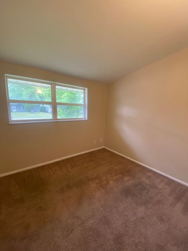 Building Photo - 3 Bed 1.5 Bath House