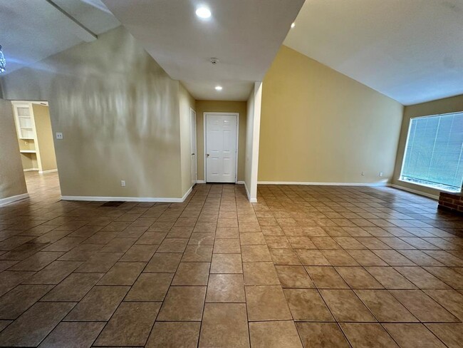 Building Photo - 5006 Stanhope Dr