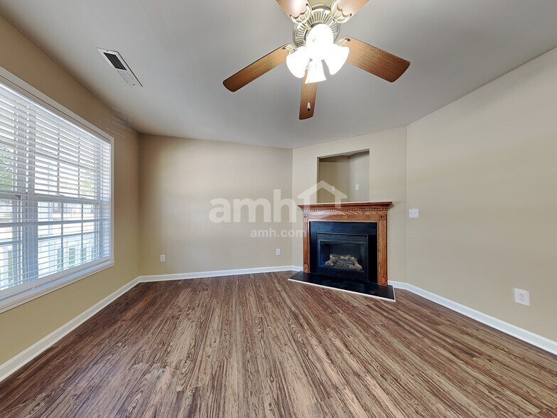 Building Photo - 5065 Walden Ridge Dr