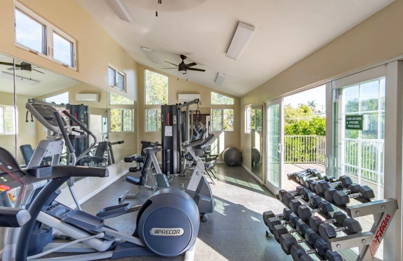 Building Photo - 5252 Balboa Arms Dr