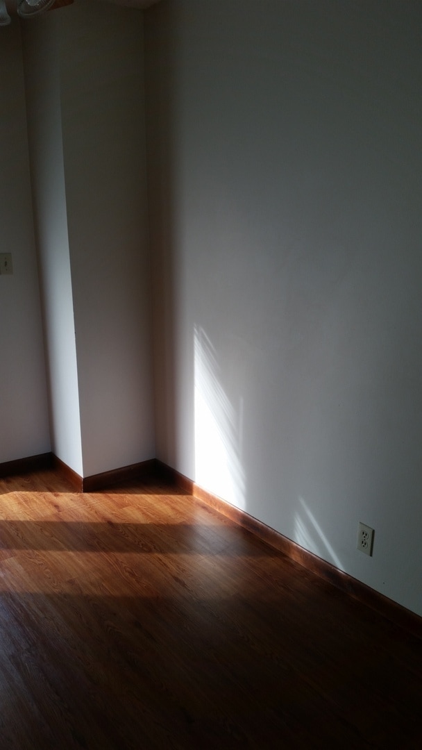 Building Photo - 2 Bedroom, 1.5 Bath Townhouse in Clinton, IA