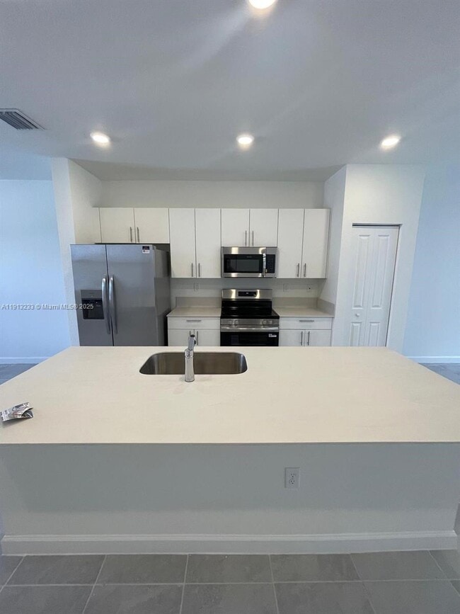 Building Photo - 1066 SE 2nd St