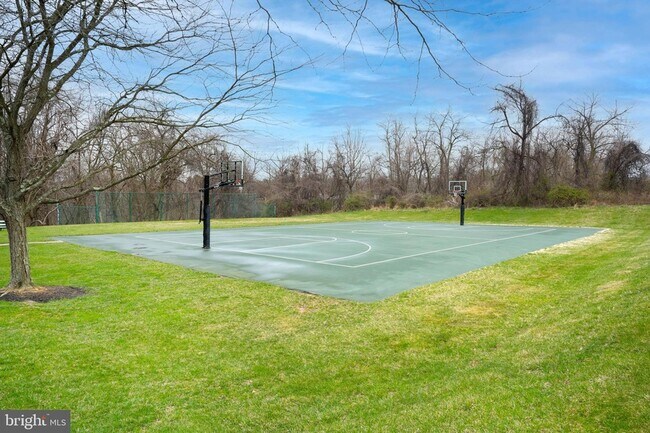 Building Photo - 465 Woodstock Ln