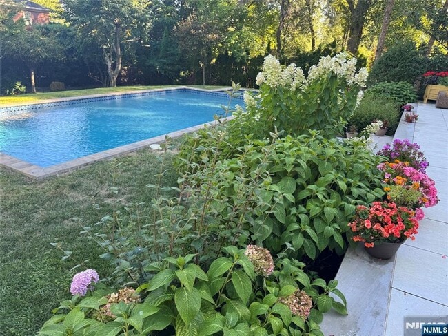 Building Photo - 417 N Woodland St