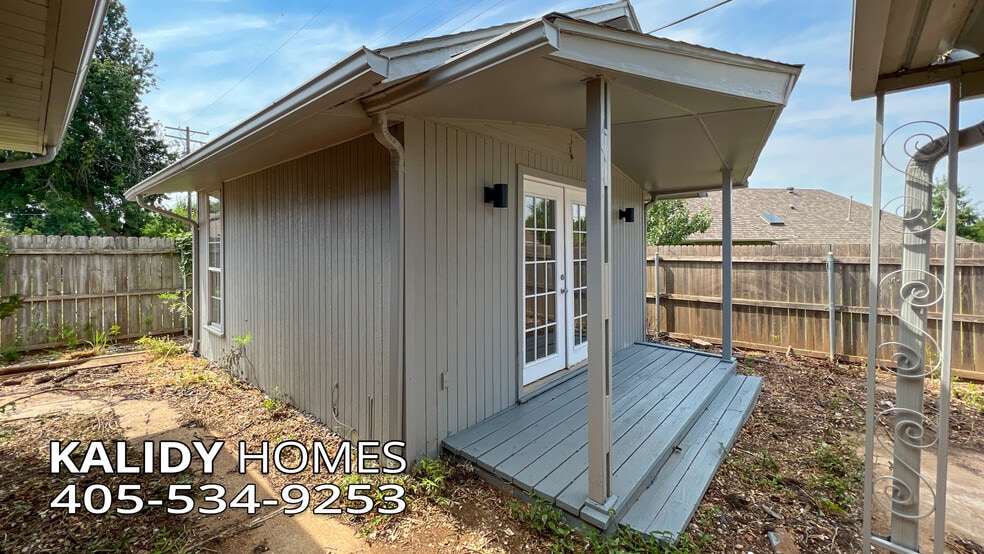 Building Photo - 702 Amity Ln