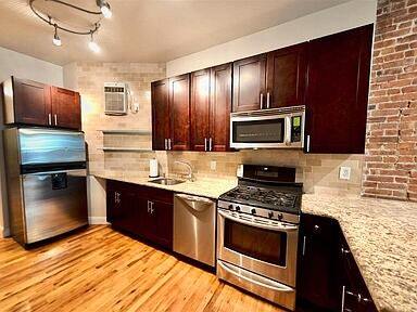 Building Photo - 228 1st St