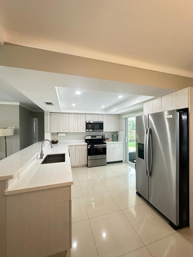 Building Photo - 426 SW 8th Ave