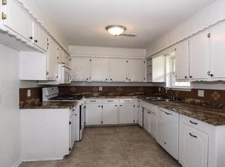 Building Photo - Updated 3 Bed 1 Bath House