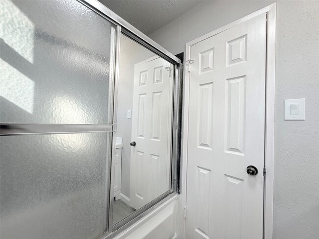 Building Photo - 12715 Middlesbrough Ln