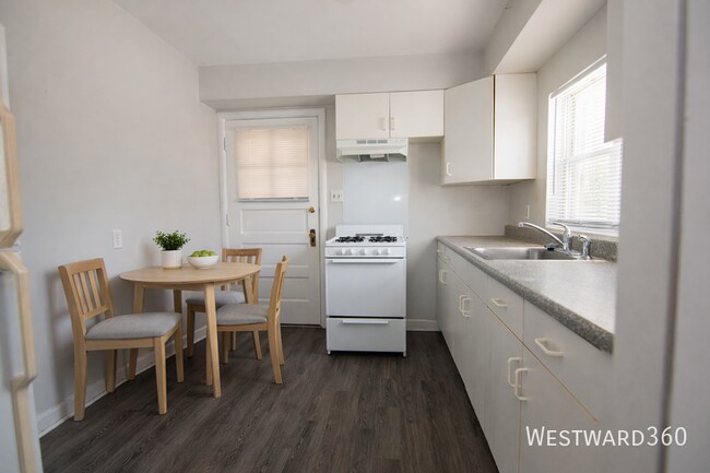 Building Photo - 1949 hickory-2E