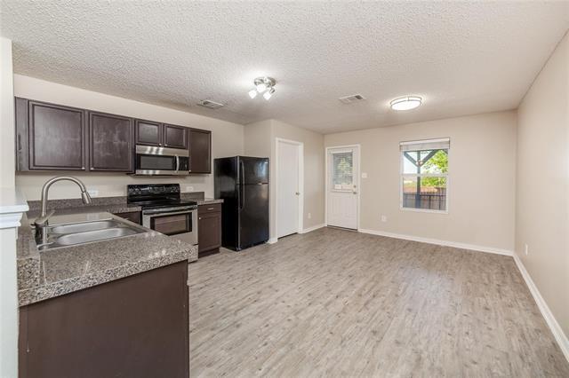 Building Photo - 100 Scarlet View