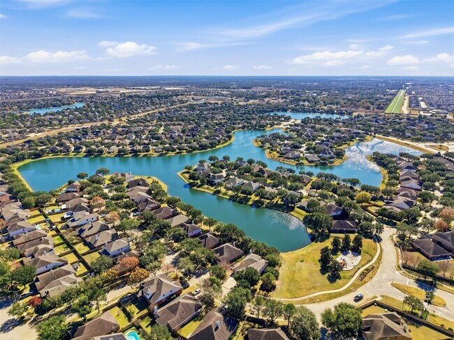 Building Photo - 26038 Palmdale Estate Dr