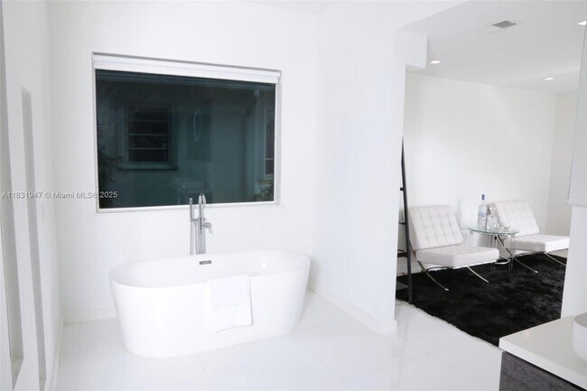 Building Photo - 6003 Umbrella Tree Ln