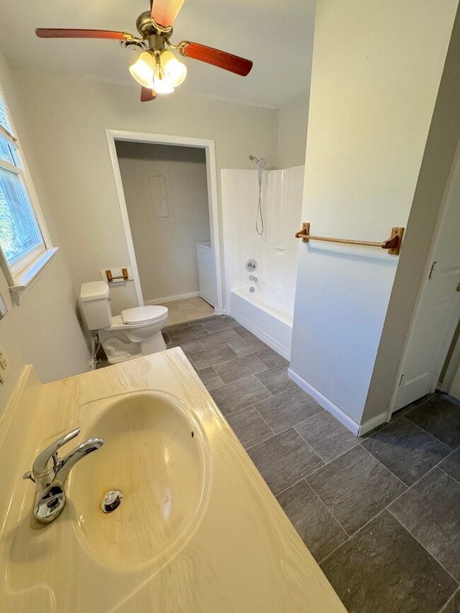 Building Photo - 431 Seaboard Ave