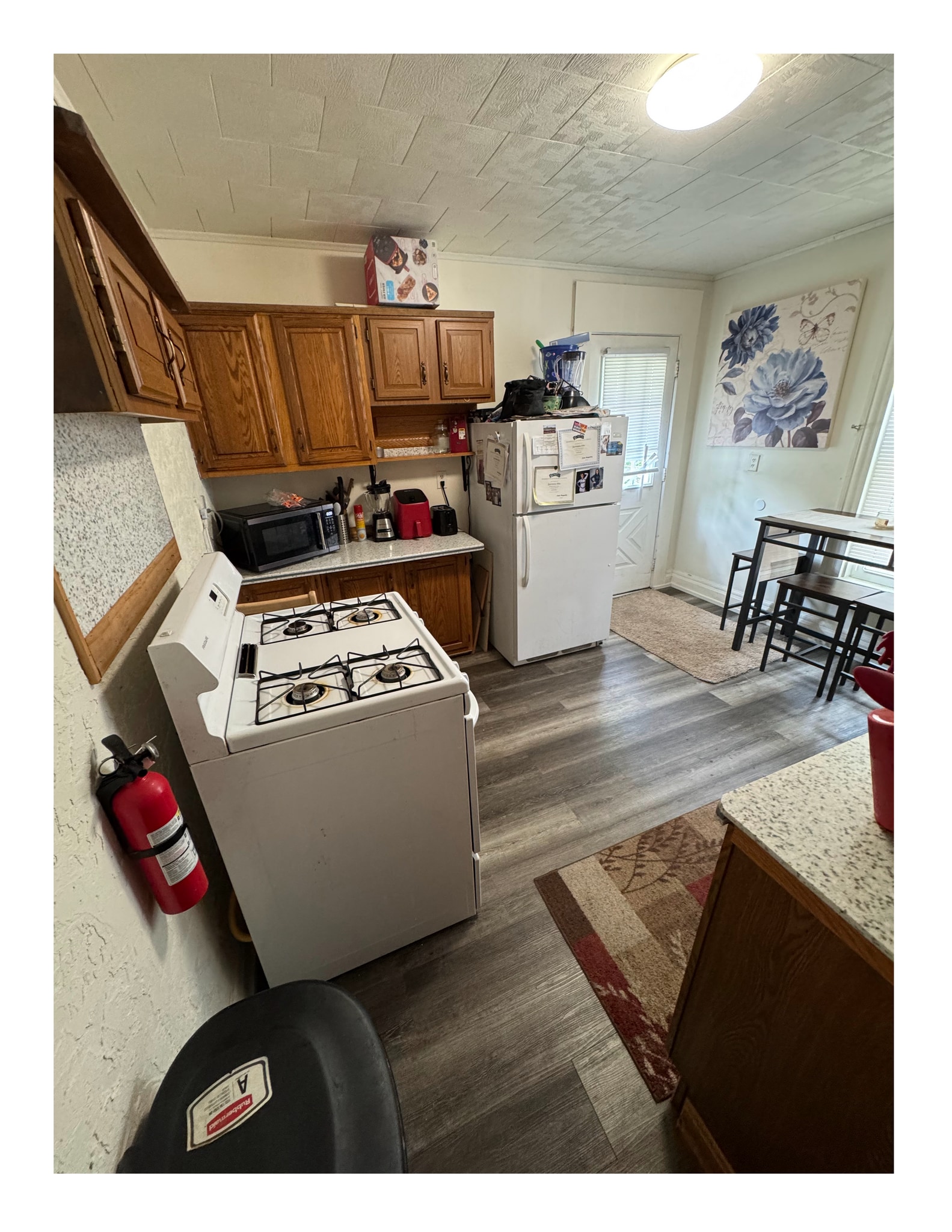 Kitchen-02 - 522 E Chestnut St
