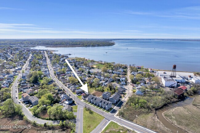 Building Photo - 333 1st St