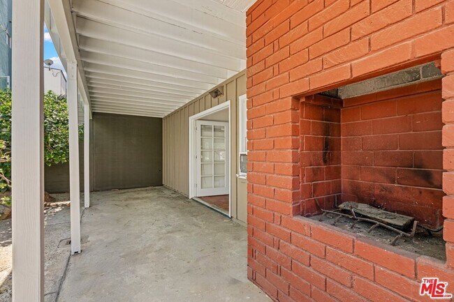 Building Photo - 112 Fleet St