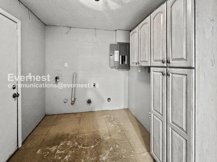 Building Photo - 1649 Valeview Ct