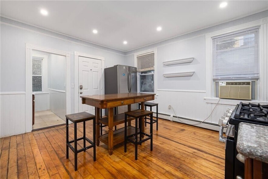 Building Photo - 5 Solar St